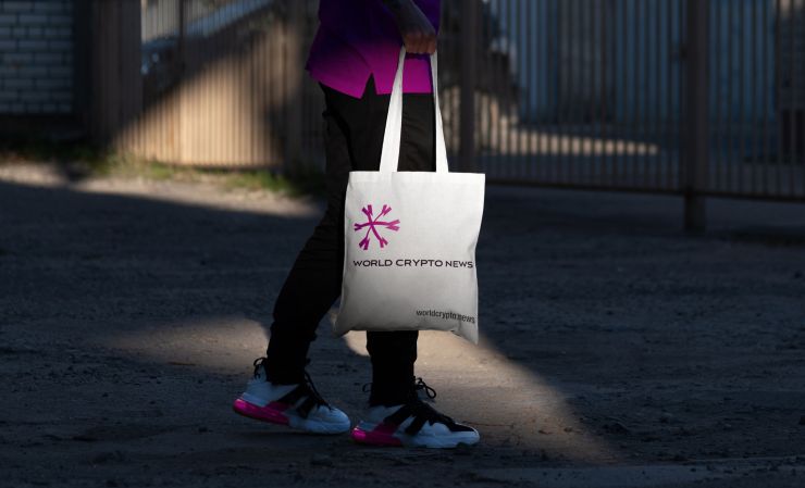 76West_Brand_Consulting_WorldCryptoNews_BrandSwag_Shopping_Bag.jpg